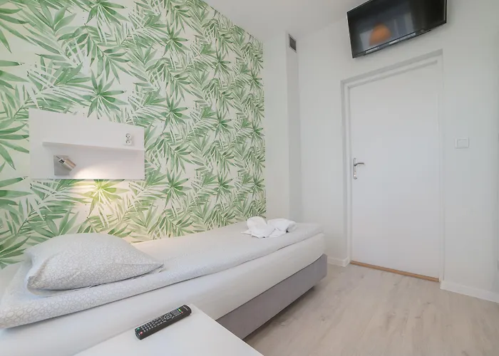 ホステル フリーダム *