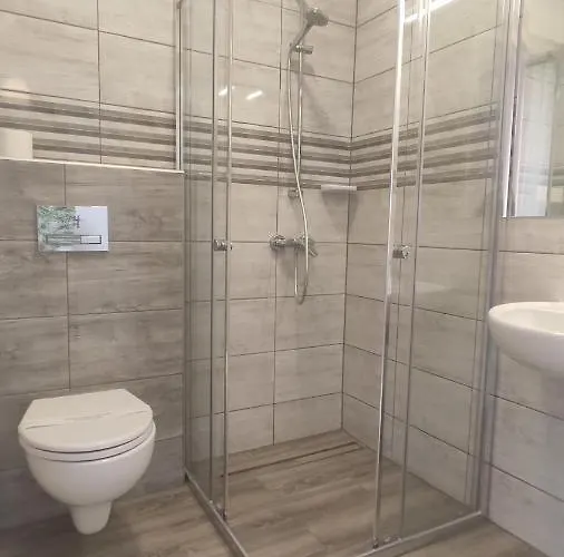 Freedom بيت شباب كراكوفيا